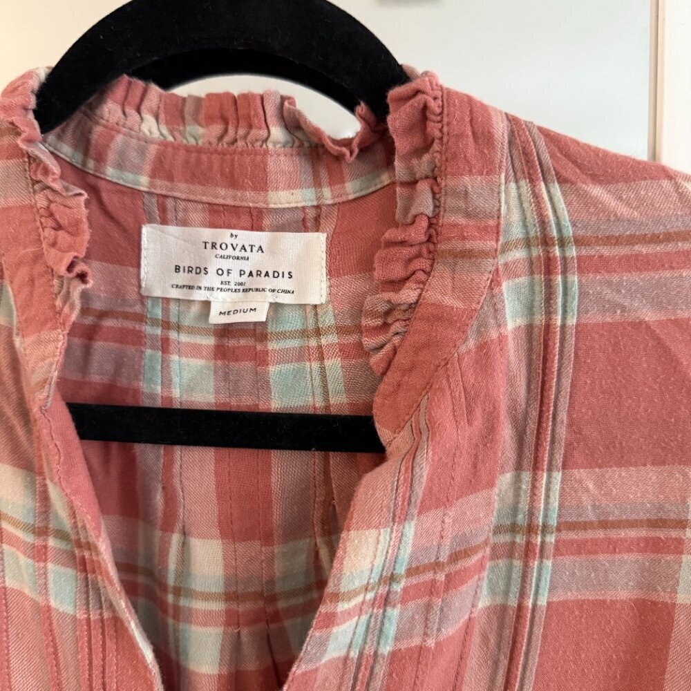 Trovata Button Up Long Sleeve Blouse Size Medium Color Pink - Picture 3 of 6